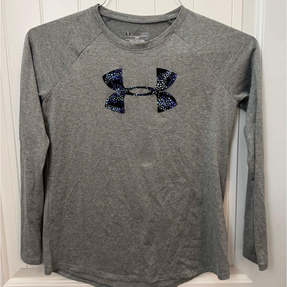 Girls youth large under armour long sleeve shirt. Girls under Armour.